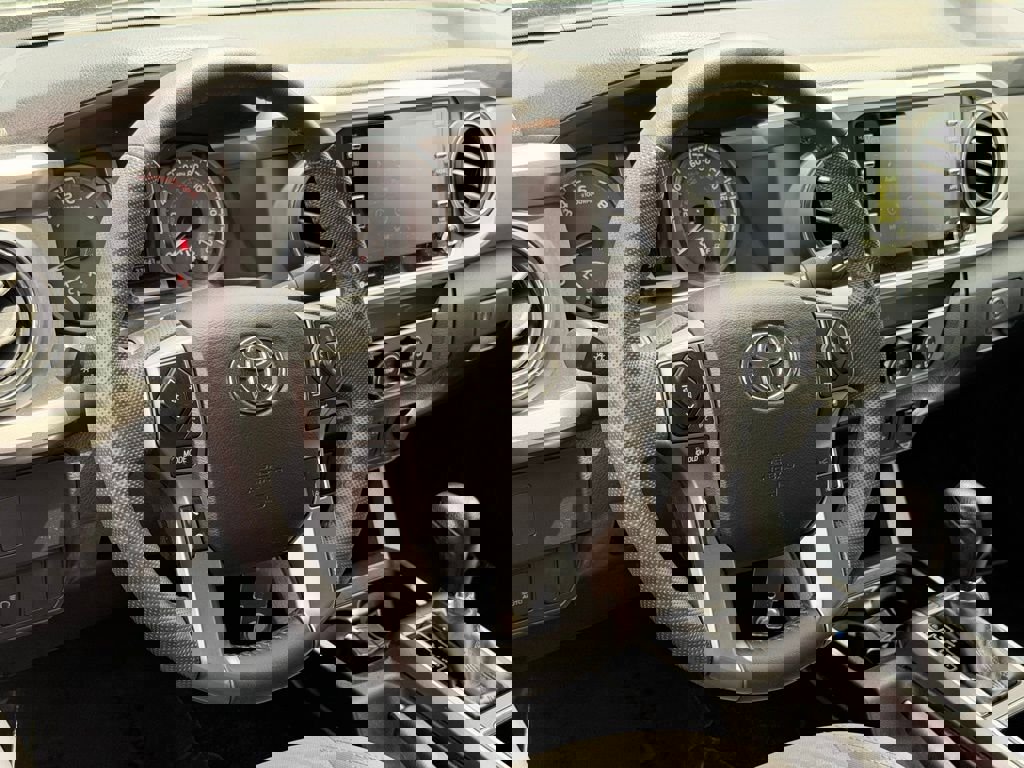 Used 2022 Toyota Tacoma SR5 image 18