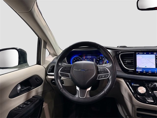 Used 2021 Chrysler Pacifica Touring-L w/ Uconnect Theater Family Group image 24