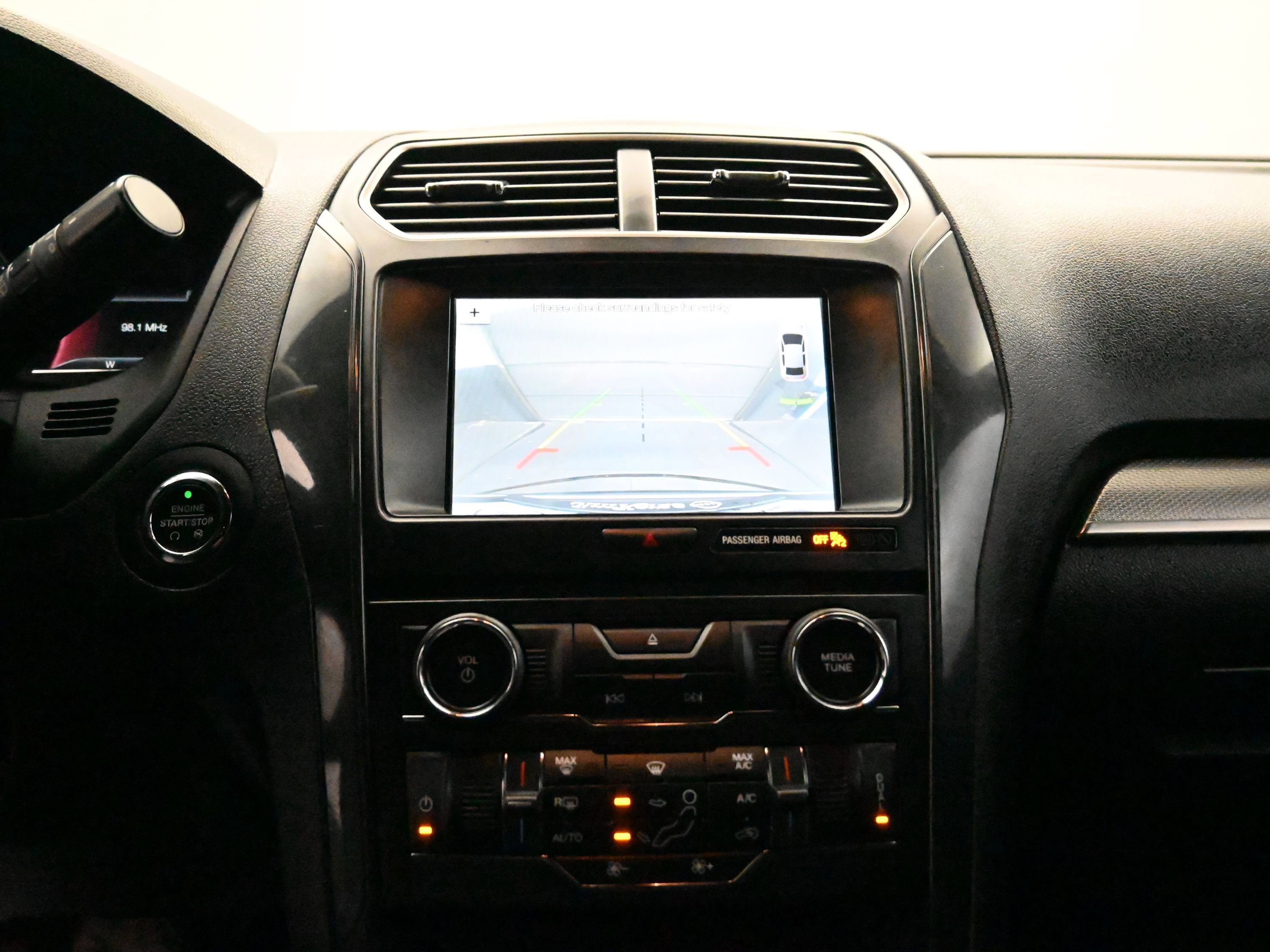 Used 2018 Ford Explorer XLT w/ Equipment Group 201A image 13