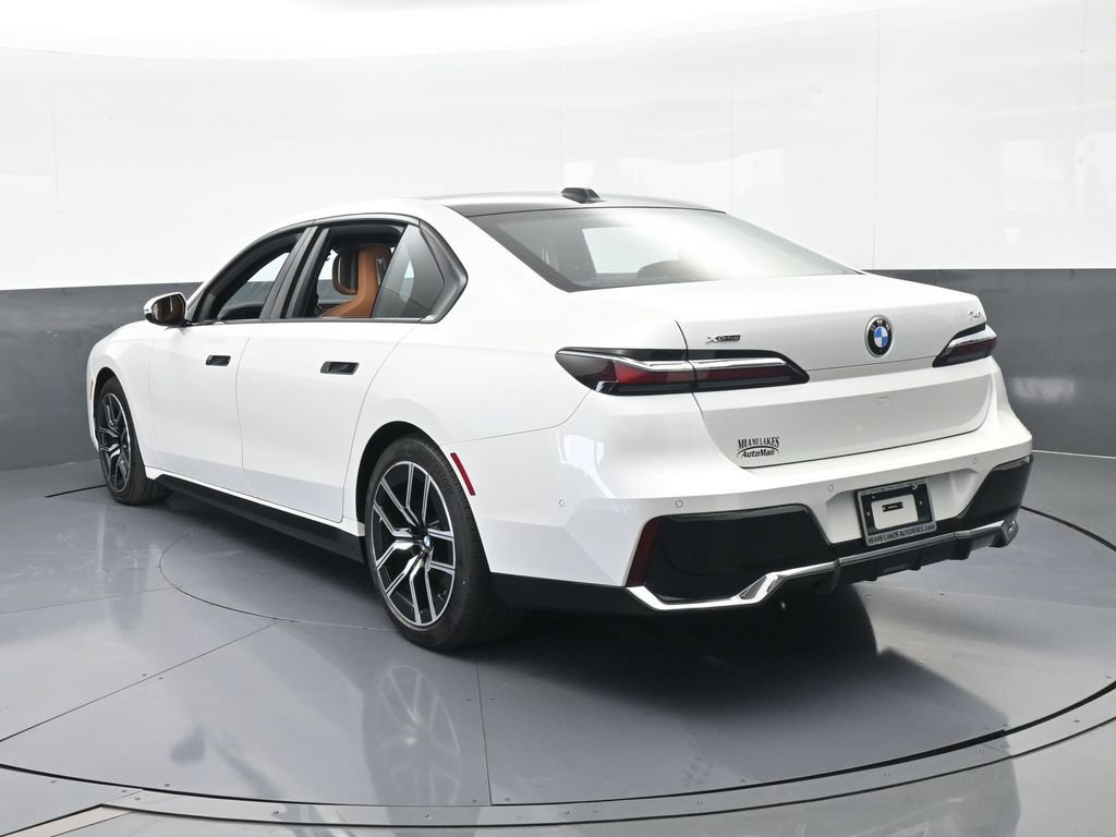 Used 2025 BMW 740i xDrive image 4