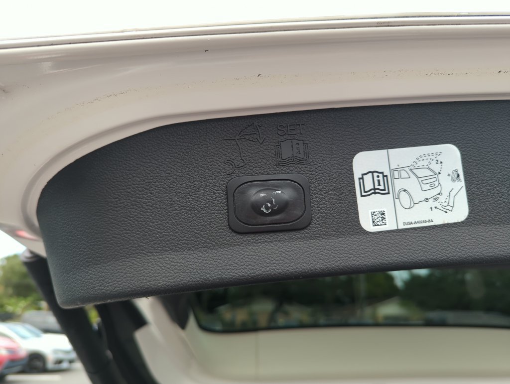 Used 2019 Ford Escape Titanium AWD/4WD image 30