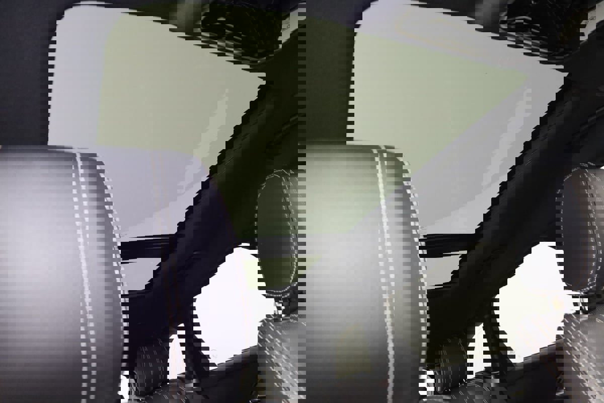 Used 2021 Land Rover Range Rover Velar R-Dynamic S image 11