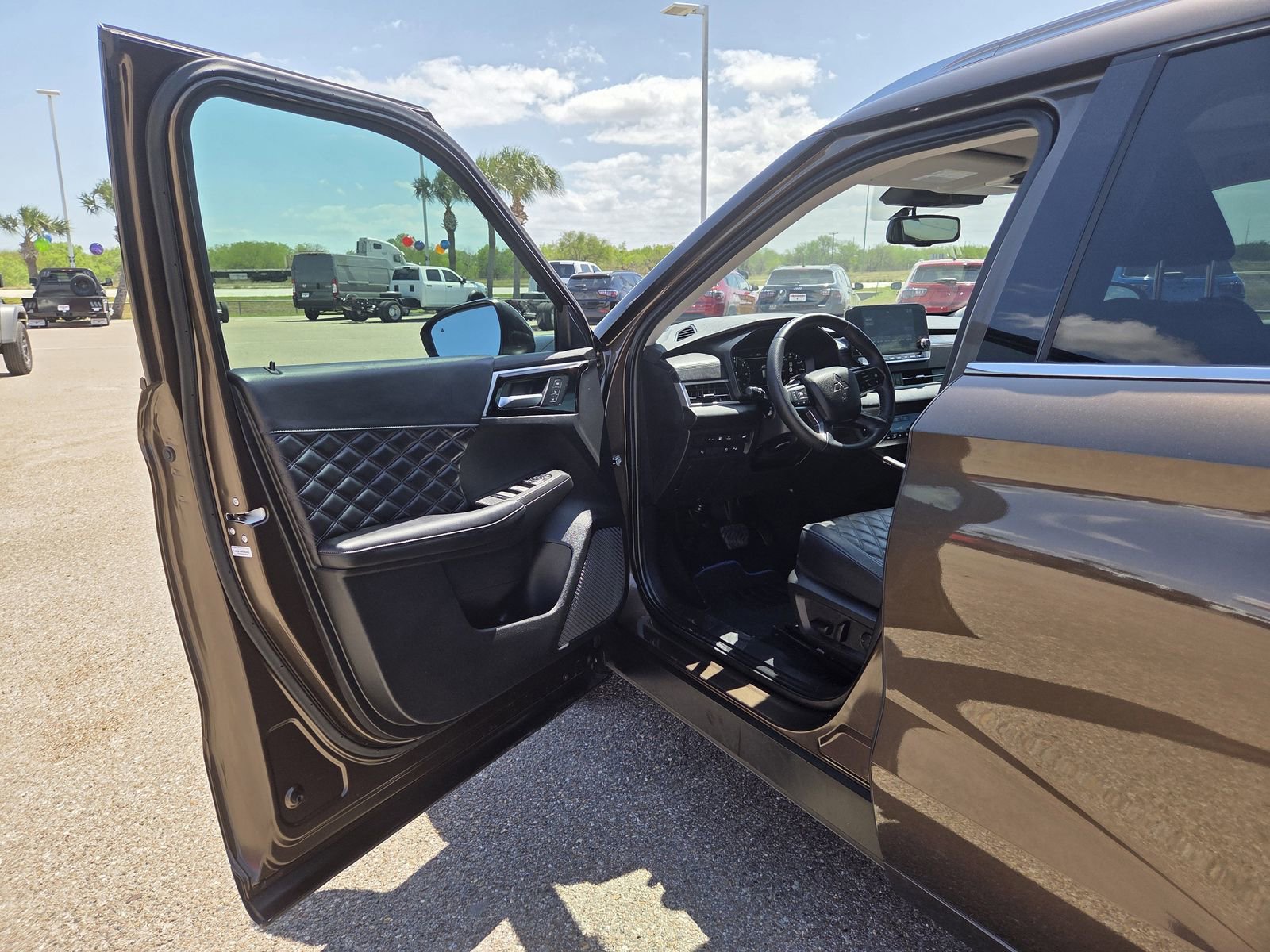 Used 2024 Mitsubishi Outlander SEL Black Edition AWD/4WD image 13