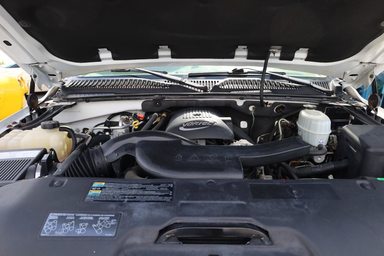 Used 2005 Chevrolet Suburban LT w/ Preferred Equipment Group RWD image 18