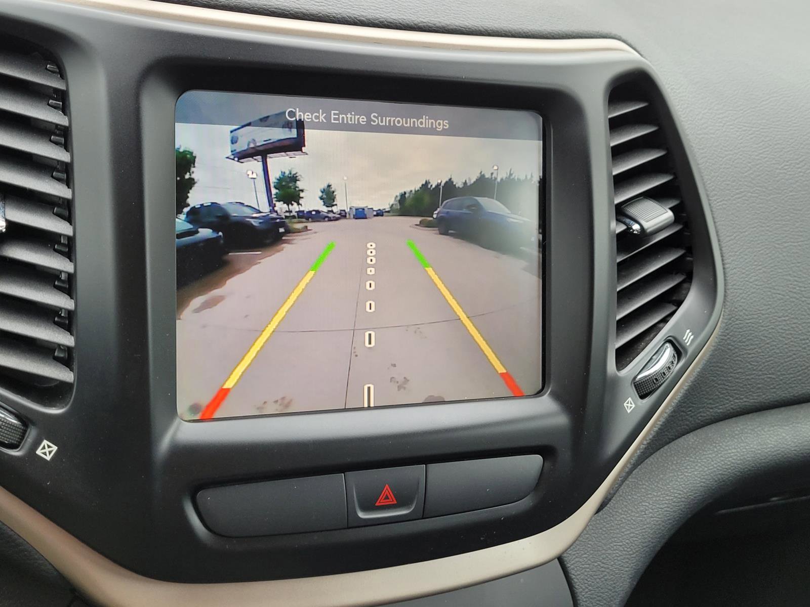 Used 2016 Jeep Cherokee Limited image 10