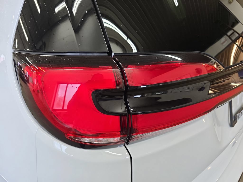 Certified 2025 Chrysler Pacifica Limited FWD image 37