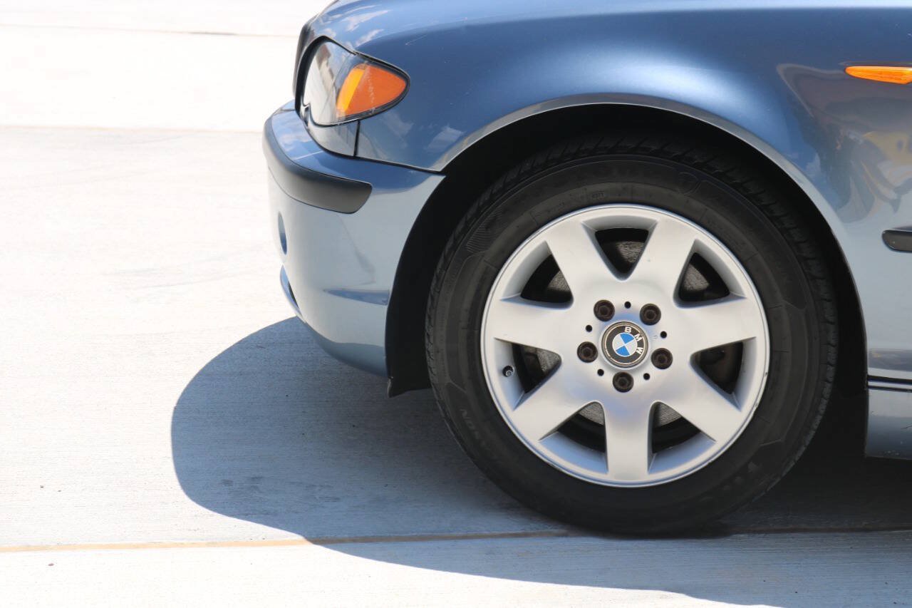 Used 2004 BMW 325xi Sedan AWD/4WD image 35