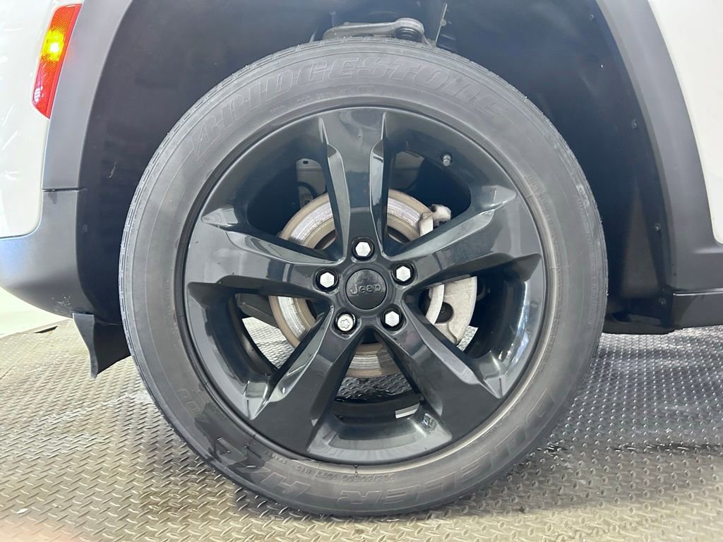 Used 2023 Jeep Grand Cherokee Altitude image 31