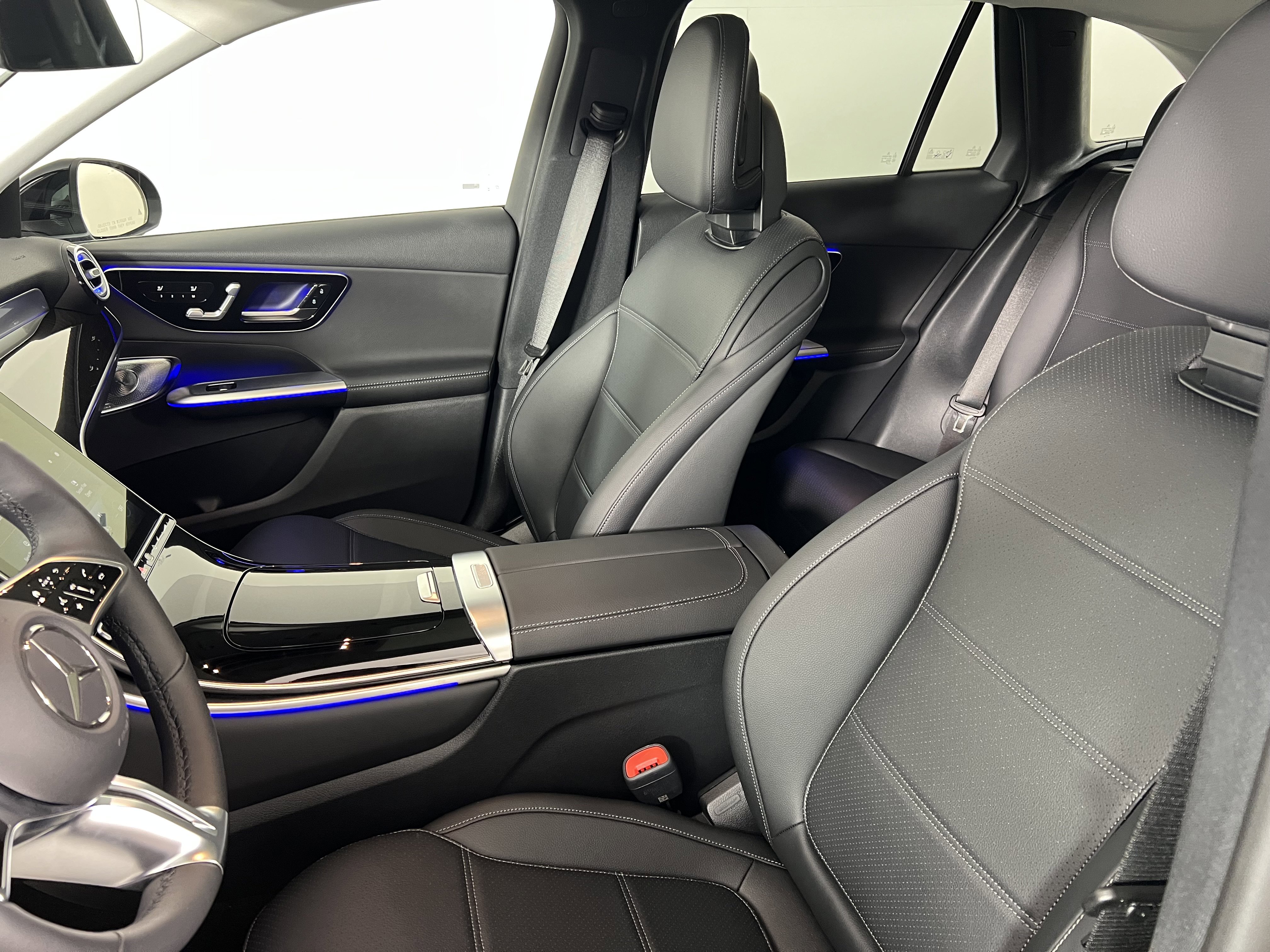 New 2025 Mercedes-Benz GLC 350e 4MATIC image 4