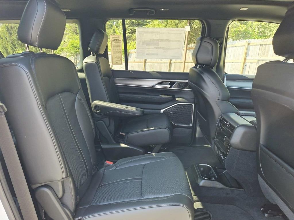 New 2026 Jeep Grand Wagoneer L 4WD w/ Premium Group I image 21