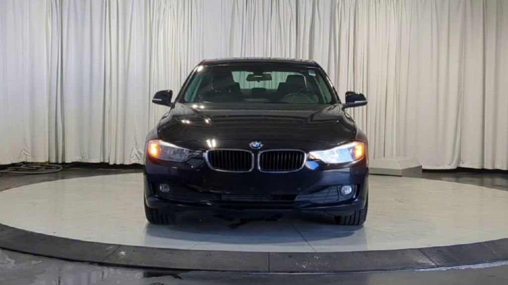 Used 2014 BMW 320i xDrive Sedan image 4
