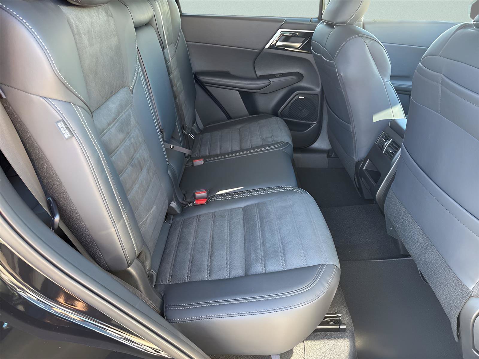 New 2026 Mitsubishi Outlander SE FWD image 27