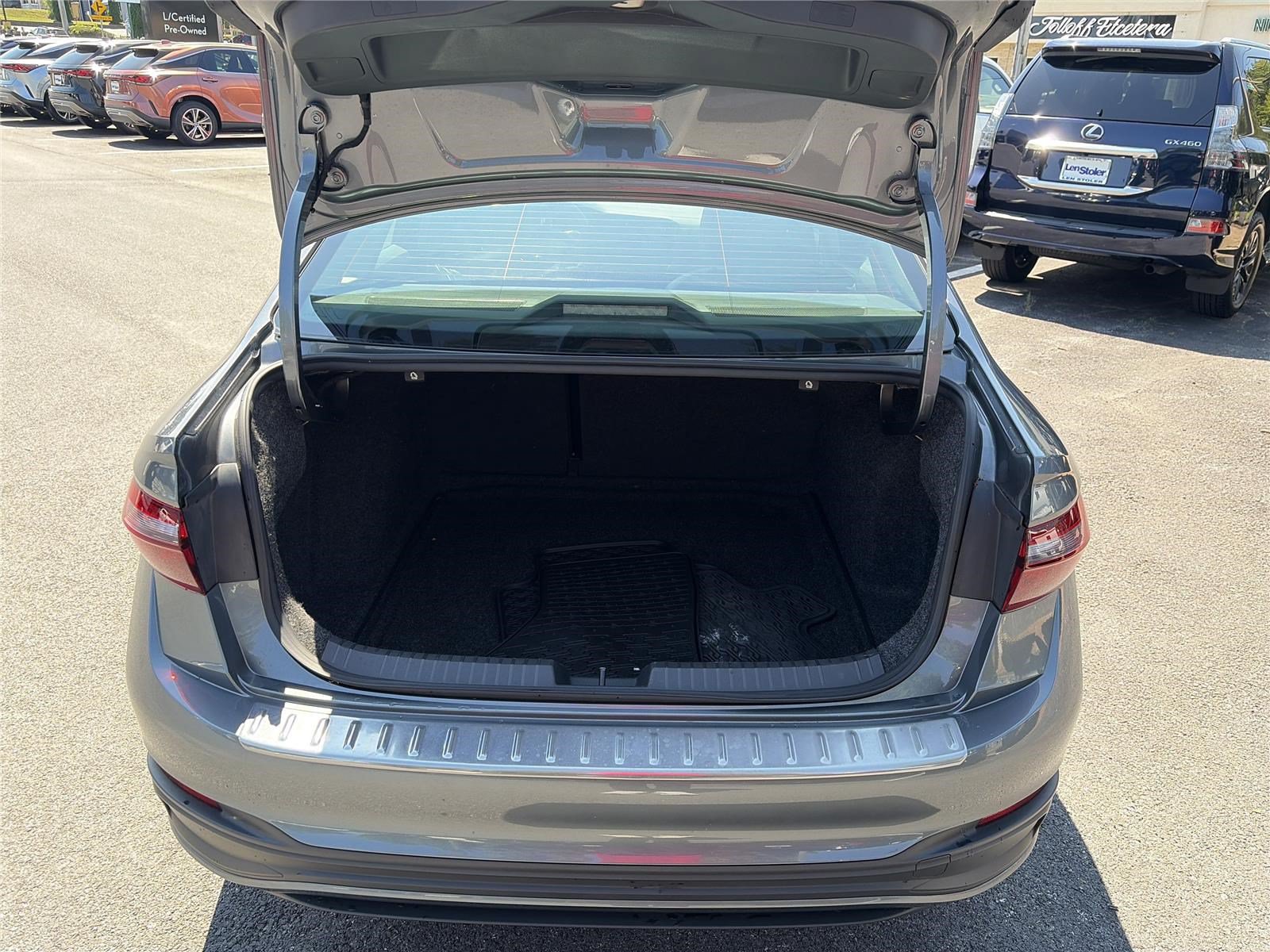 Used 2022 Volkswagen Jetta SE FWD image 12