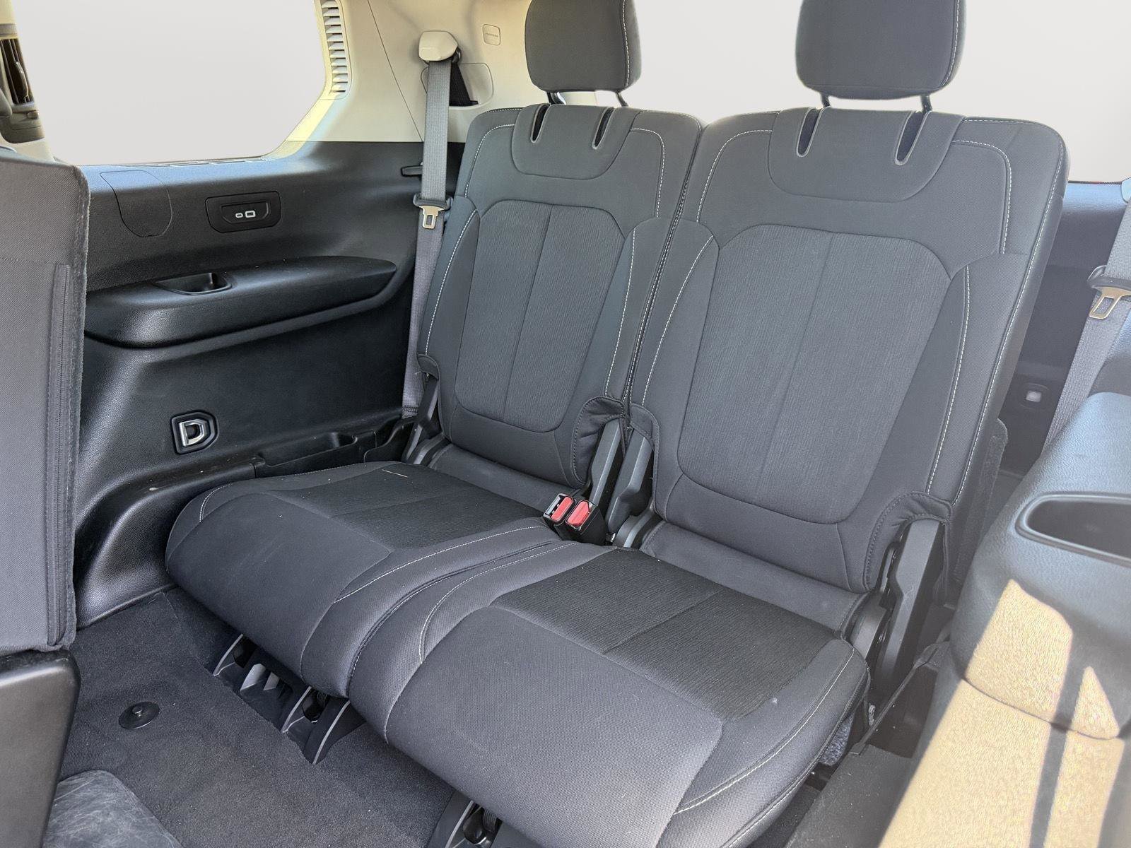 Used 2023 Jeep Grand Cherokee L Laredo w/ Luxury Tech Group I image 21