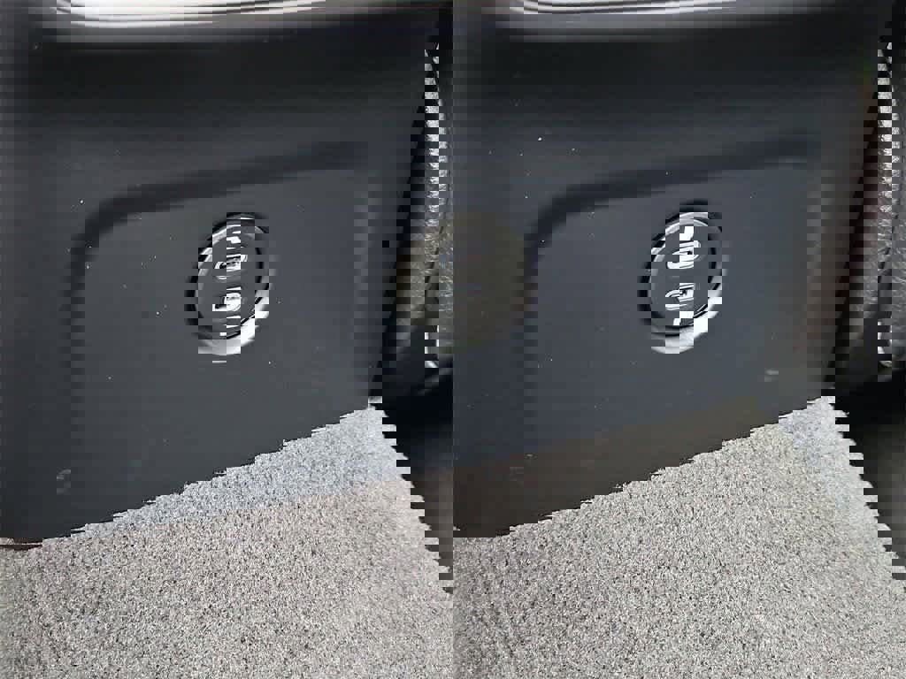 Certified 2025 Porsche Macan image 25