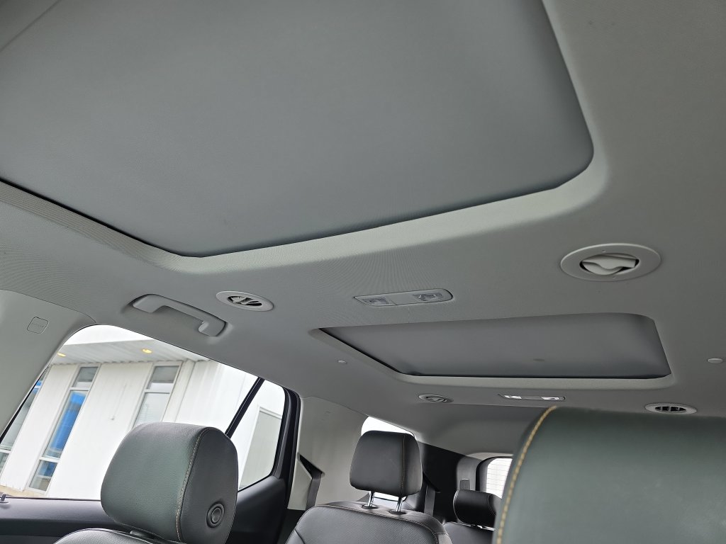 Used 2020 Chevrolet Traverse Premier w/ Redline Edition FWD image 18