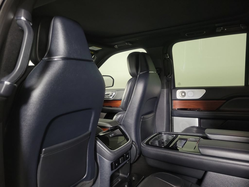 Certified 2023 Lincoln Navigator Reserve AWD/4WD image 12