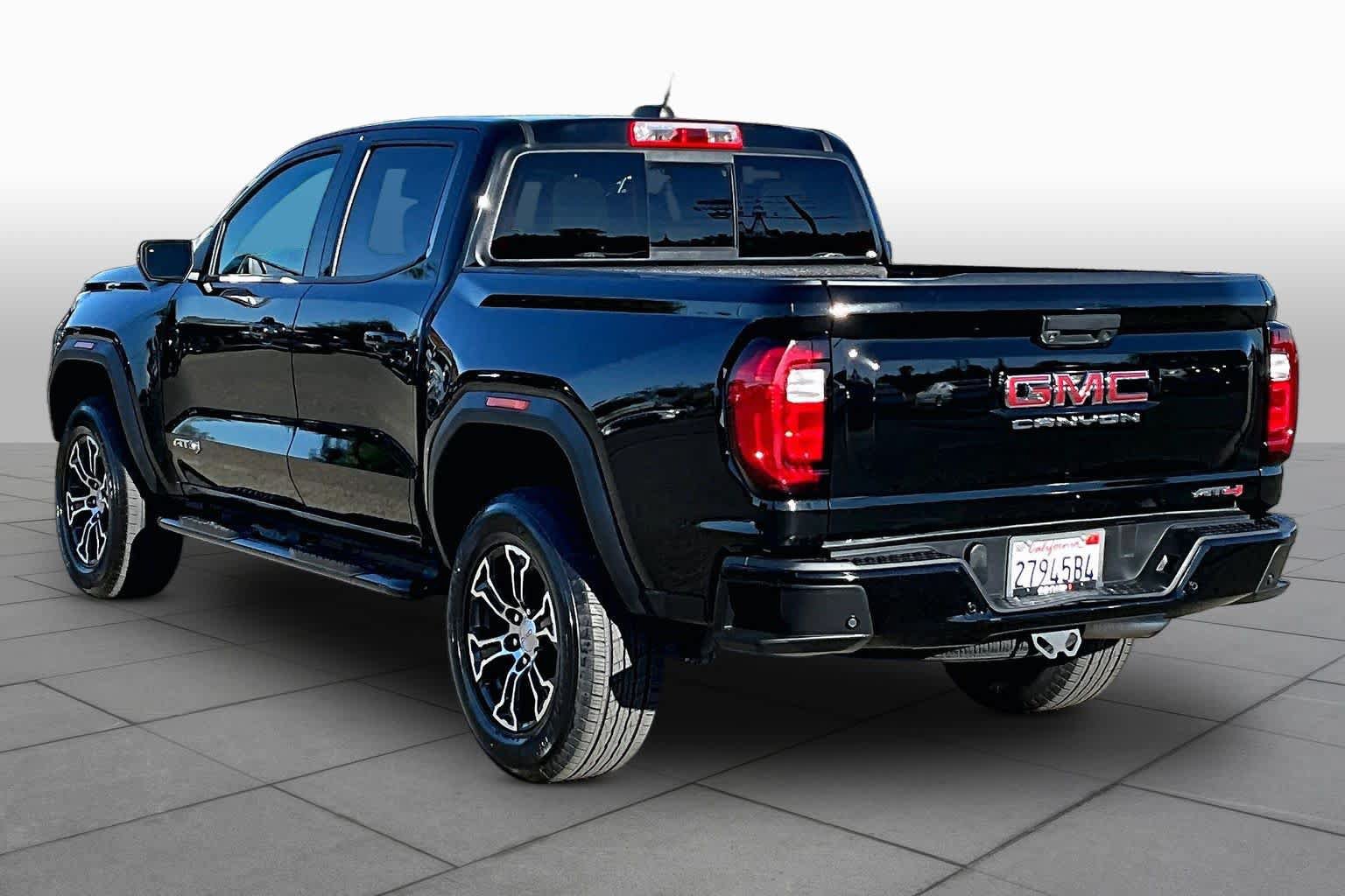 Used 2024 GMC Canyon AT4 w/ AT4 Premium Package AWD/4WD image 11