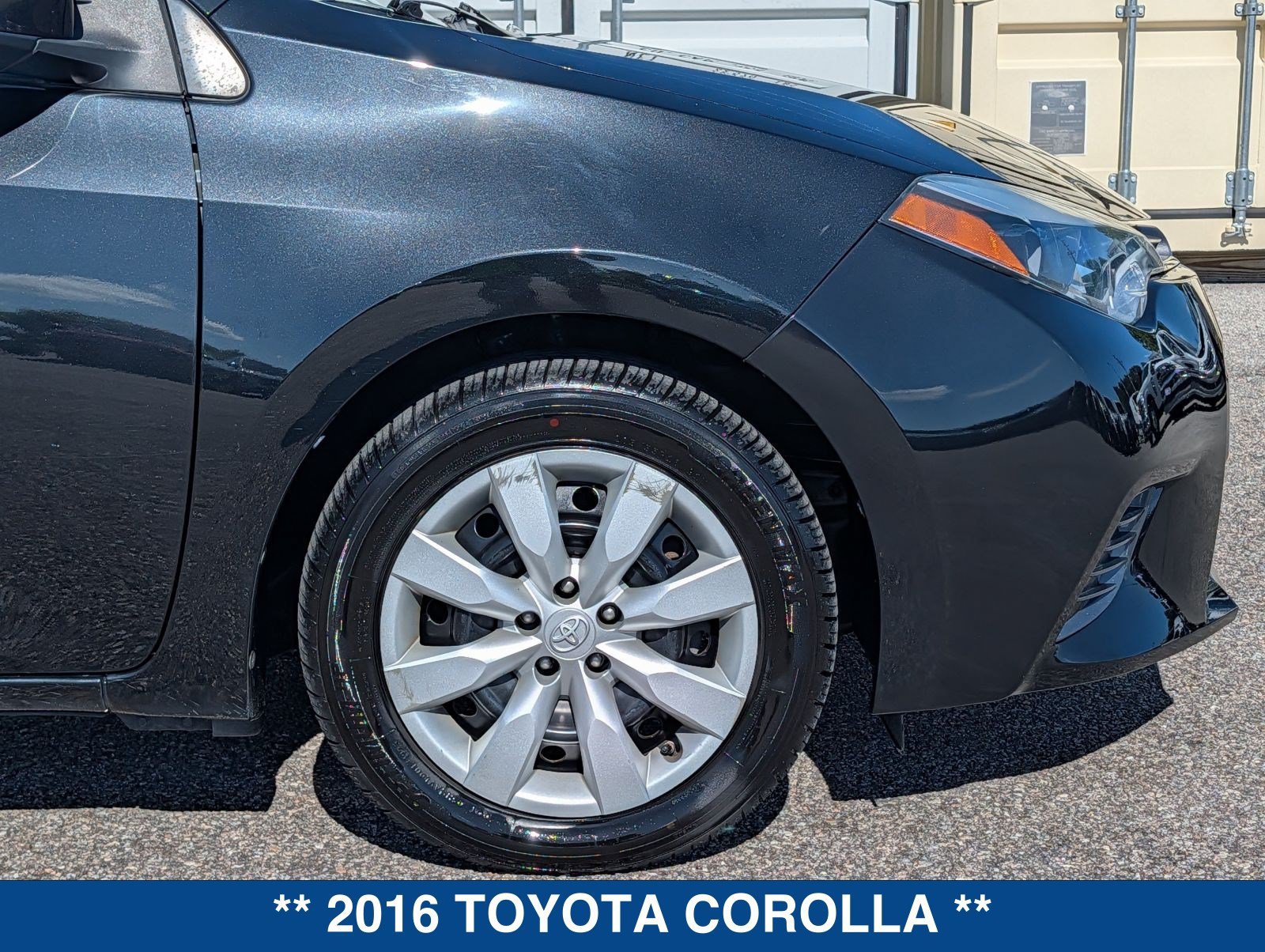 Used 2016 Toyota Corolla LE FWD image 12