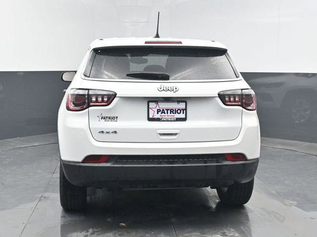 Used 2025 Jeep Compass Sport image 4