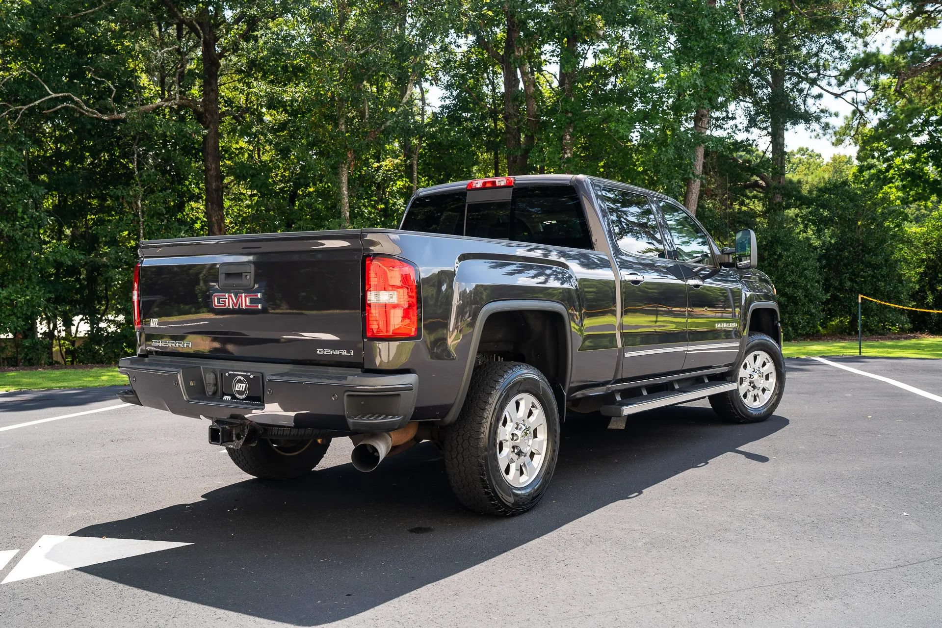 Used 2015 GMC Sierra 3500 Denali w/ Duramax Plus Package AWD/4WD image 2