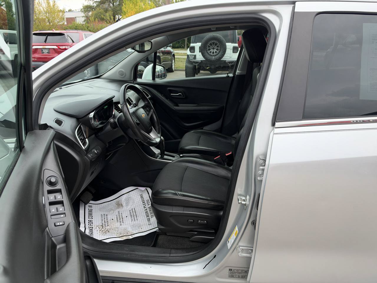 Used 2018 Chevrolet Trax LT w/ LT Convenience Package AWD/4WD image 12
