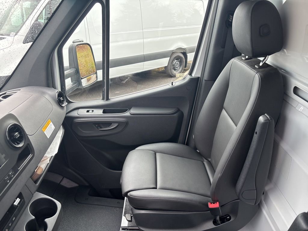 Used 2022 Mercedes-Benz Sprinter 3500 image 16