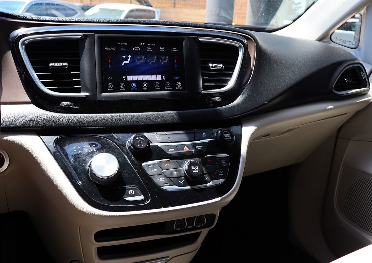 Used 2021 Chrysler Voyager Lxi FWD image 46