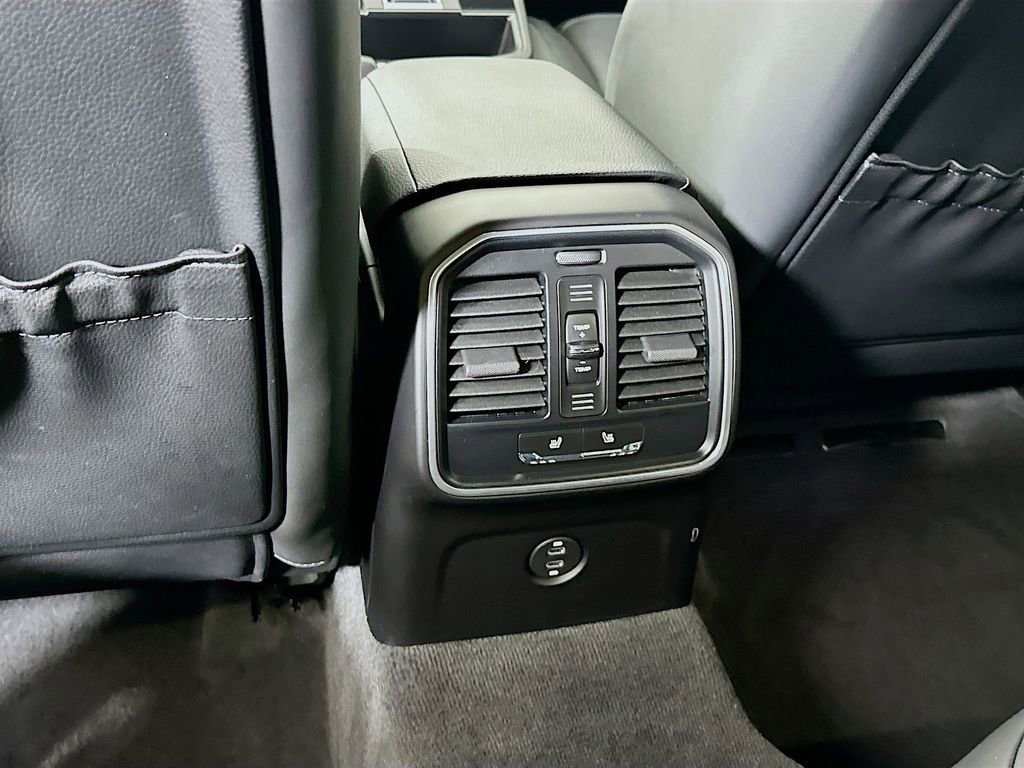 Certified 2023 Porsche Macan image 26