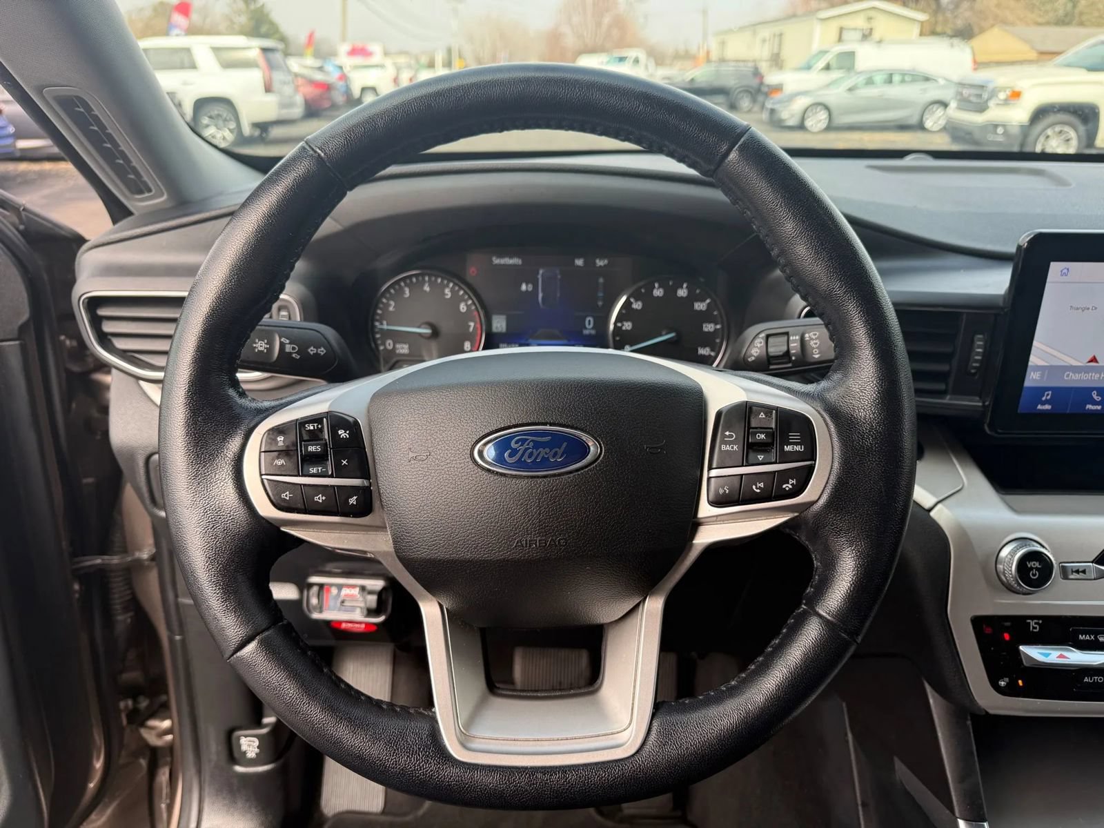 Used 2021 Ford Explorer XLT w/ Equipment Group 202A AWD/4WD image 9