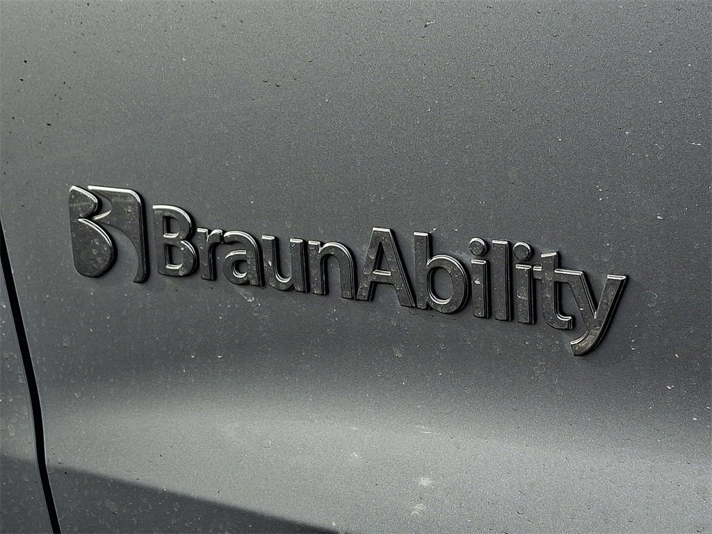 Used 2022 Toyota Sienna LE image 29