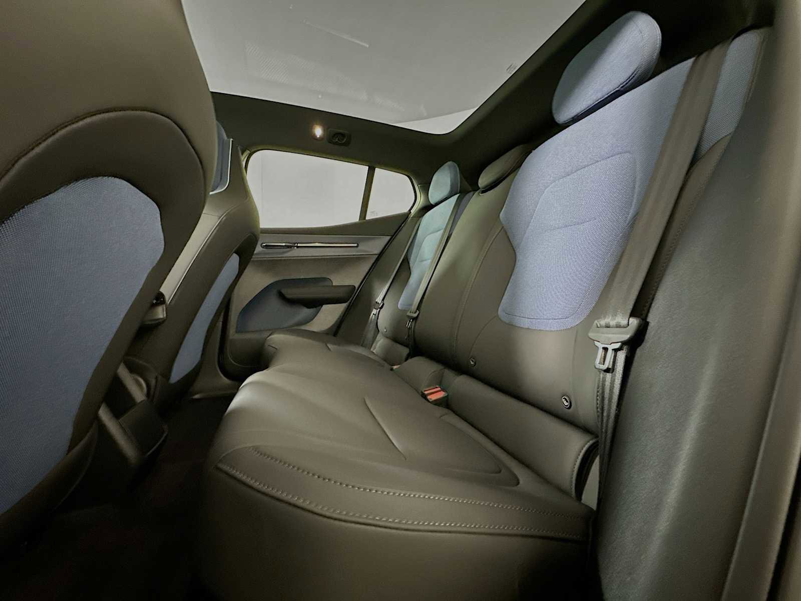 Used 2025 Volvo EX30 Ultra w/ Protection Package Premier image 23