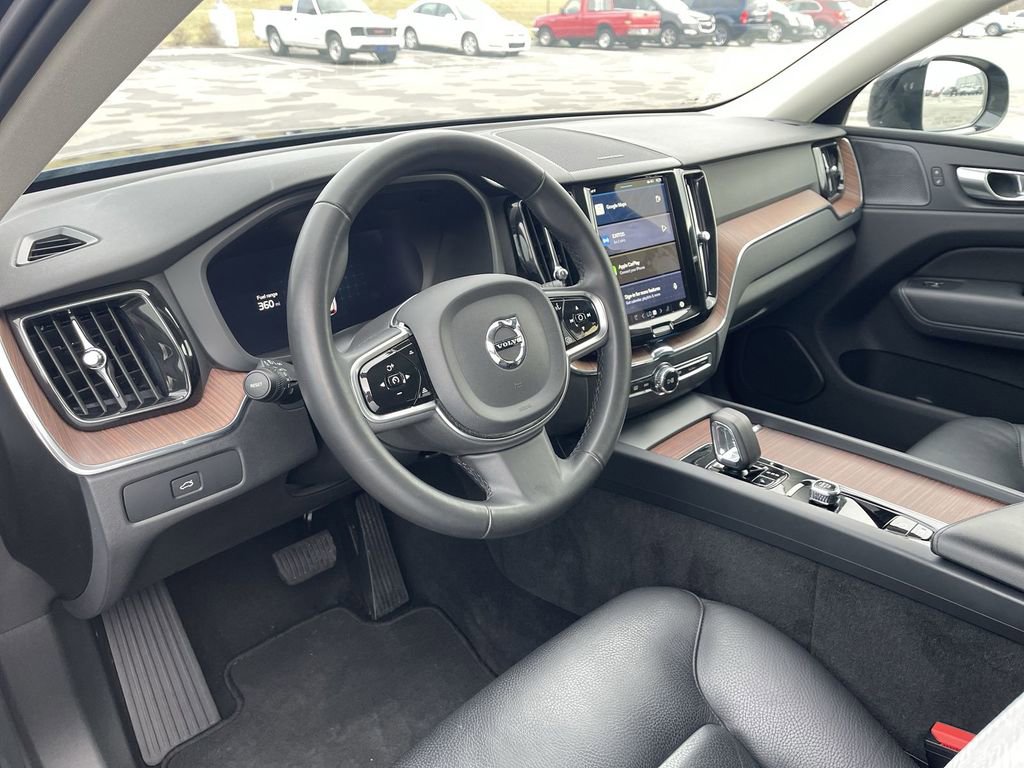 Used 2024 Volvo XC60 B5 Plus image 18