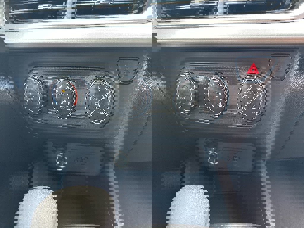 Used 2024 Chevrolet Trax LS image 28