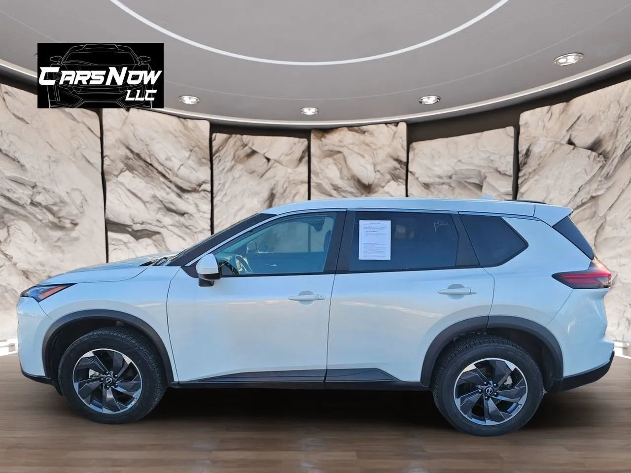 Used 2024 Nissan Rogue SV image 4