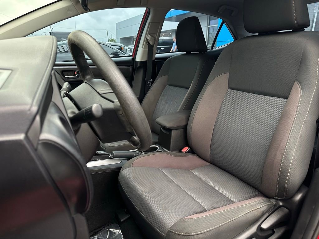 Used 2018 Toyota Corolla LE FWD image 13