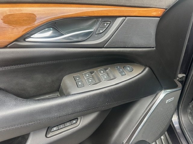 Used 2017 Cadillac Escalade ESV Luxury image 9