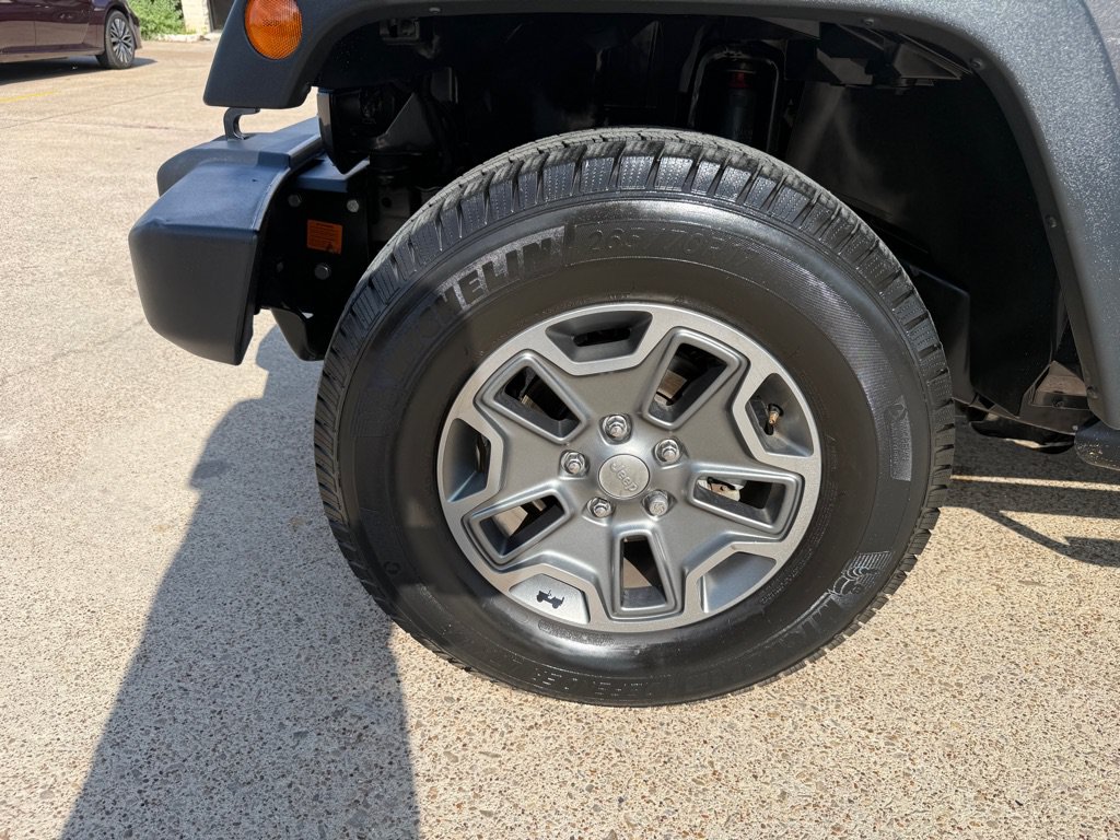 Used 2018 Jeep Wrangler Unlimited Rubicon w/ Connectivity Group AWD/4WD image 12