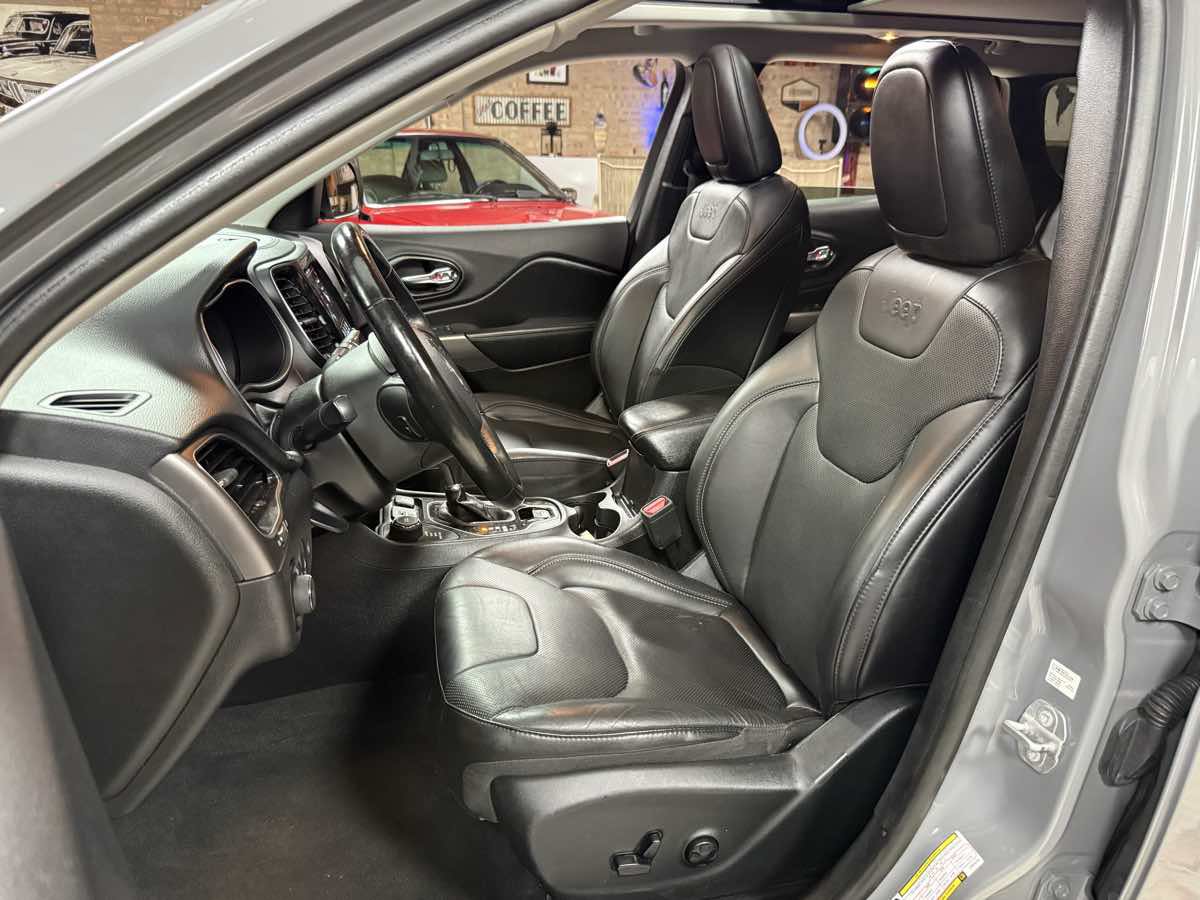 Used 2020 Jeep Cherokee Limited AWD/4WD image 25