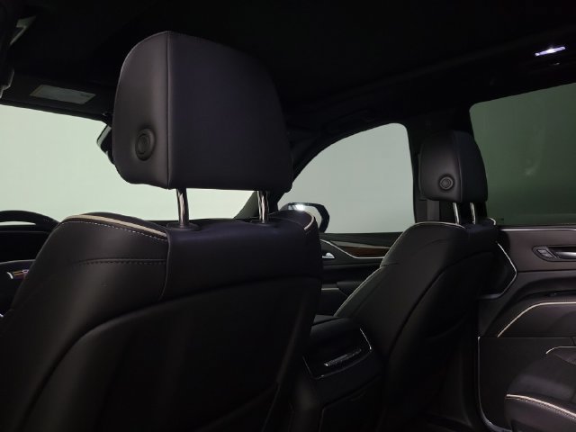 Used 2024 Cadillac Escalade Premium Luxury AWD/4WD image 15