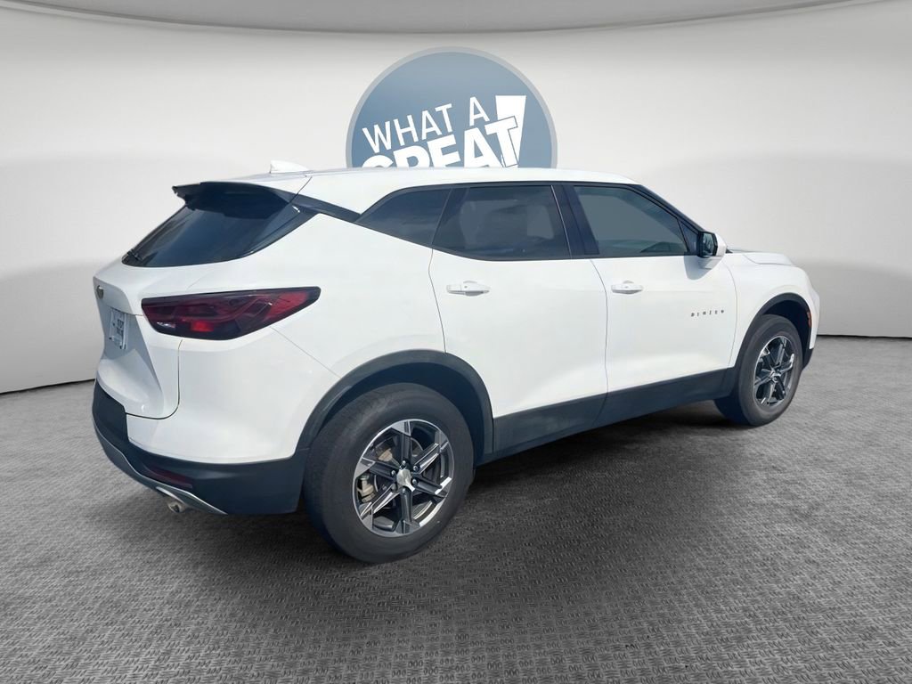 Used 2025 Chevrolet Blazer LT image 3