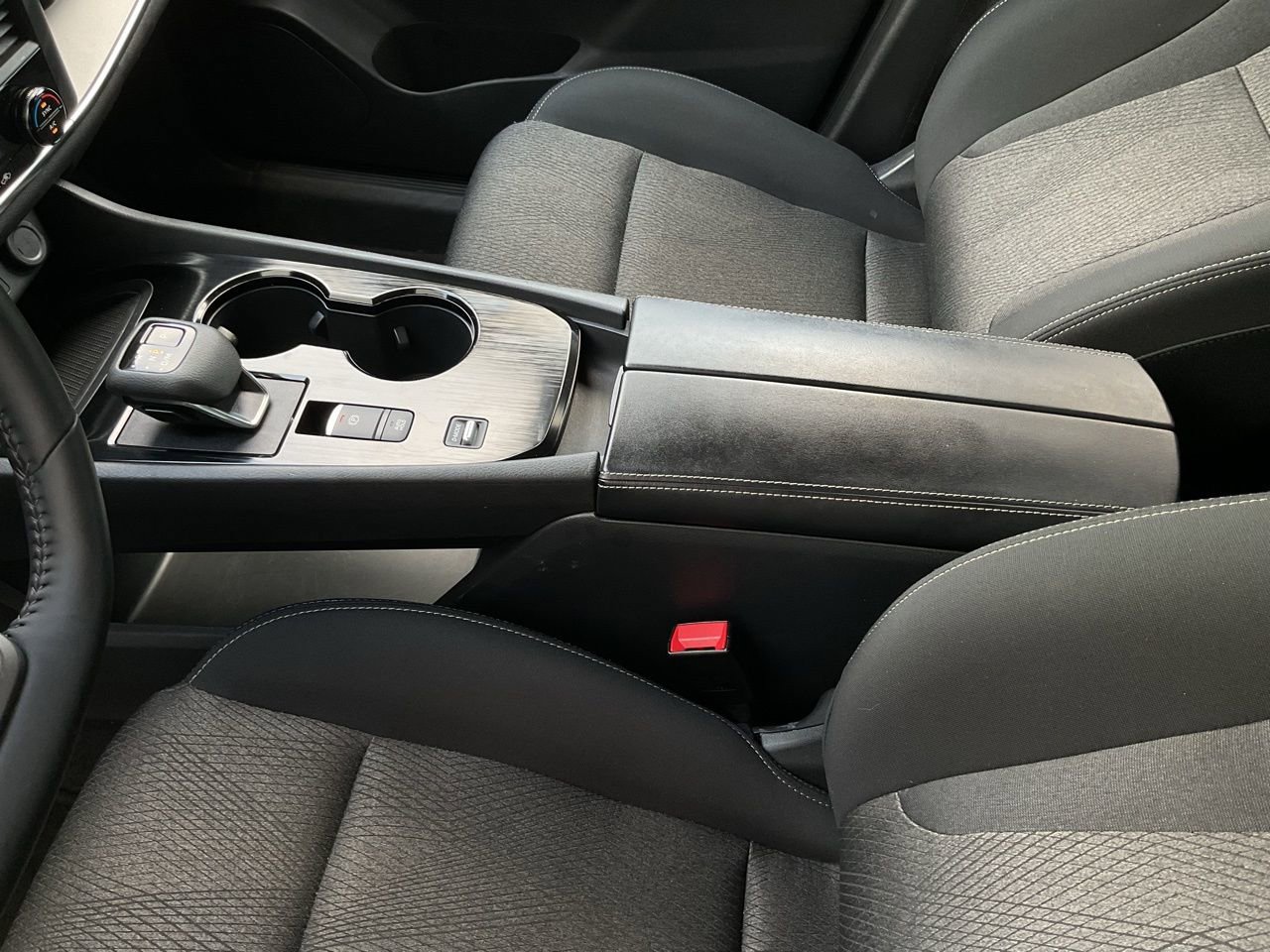 Used 2025 Nissan Rogue SV image 33