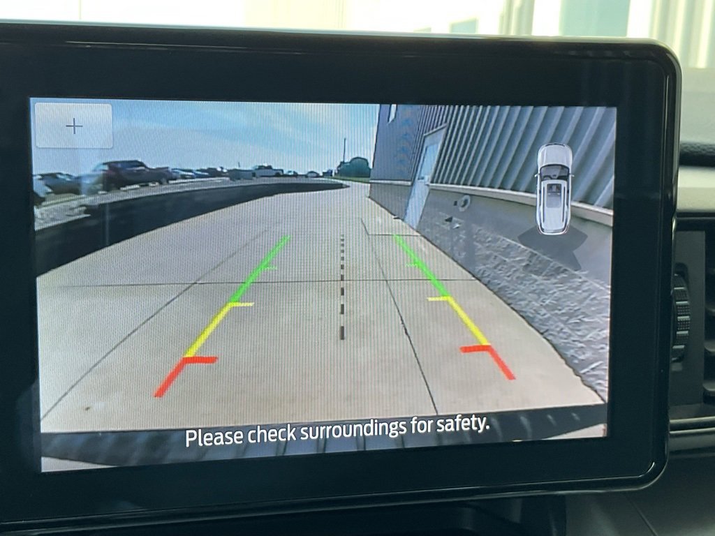 Used 2022 Ford Explorer XLT image 18