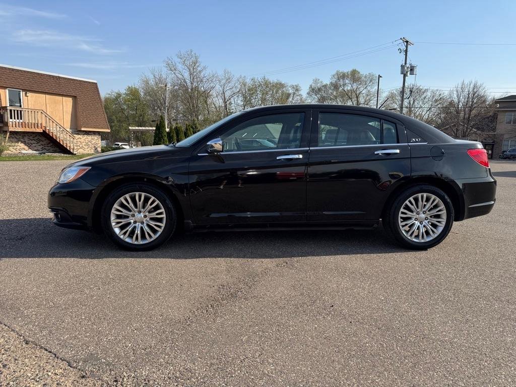 Used 2013 Chrysler 200 Limited w/ Sun/Sound Group FWD image 9