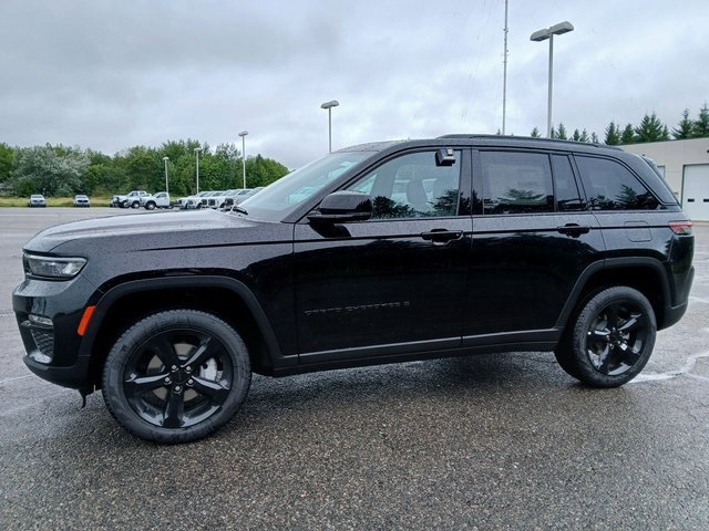 New 2025 Jeep Grand Cherokee Limited w/ Black Appearance Package image 3