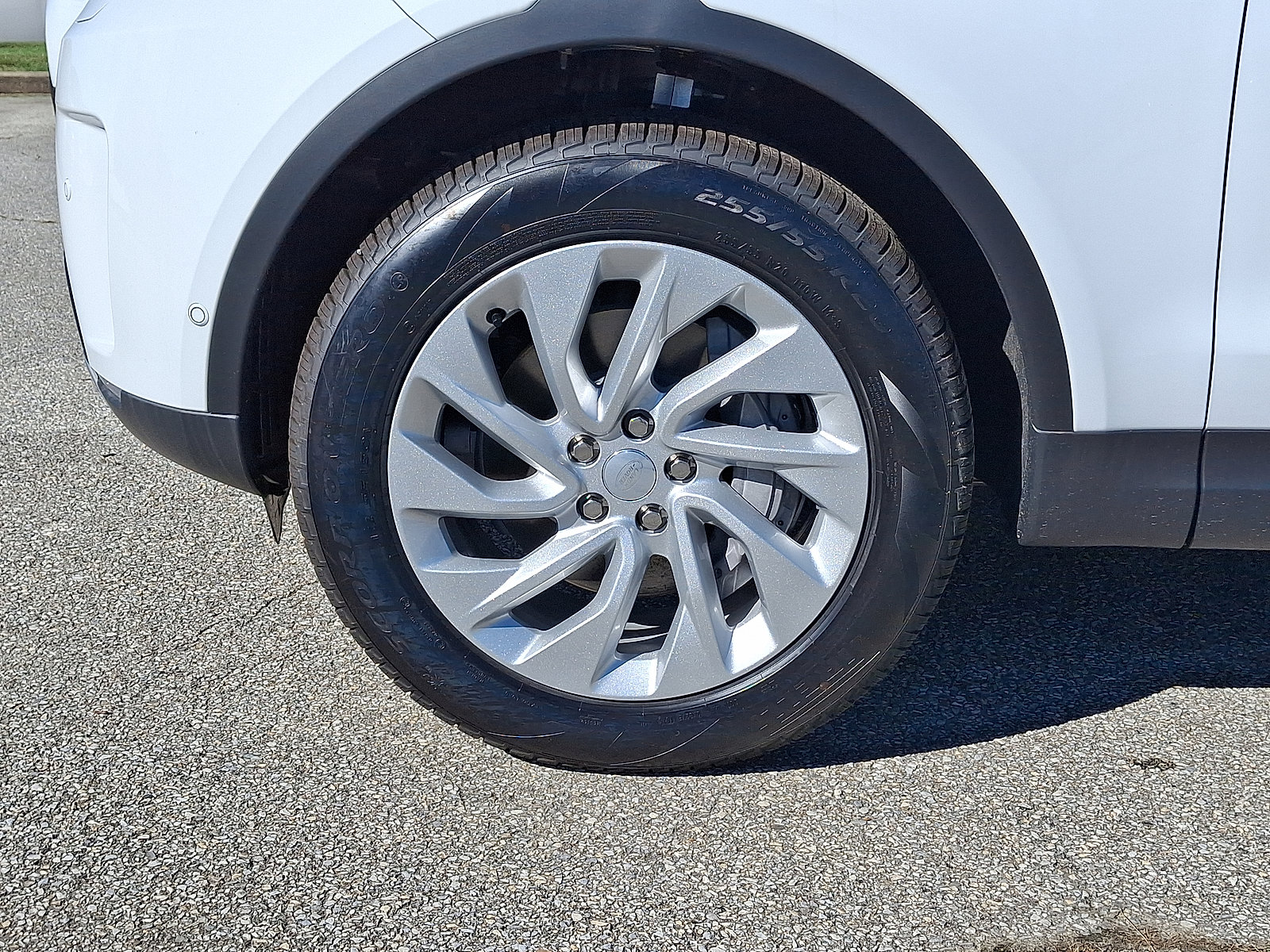 New 2026 Land Rover Discovery S image 2