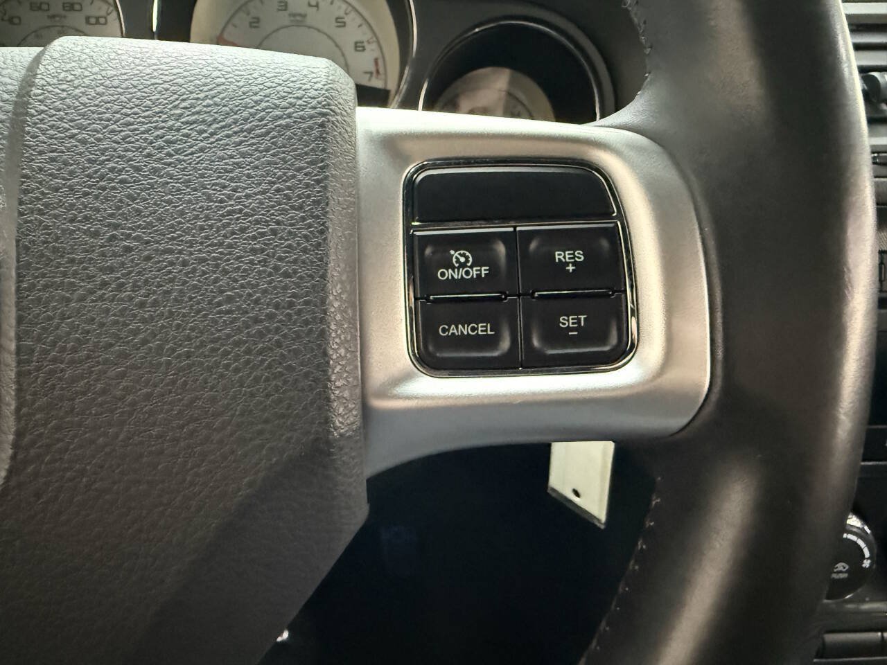 Used 2014 Dodge Challenger SXT RWD image 21