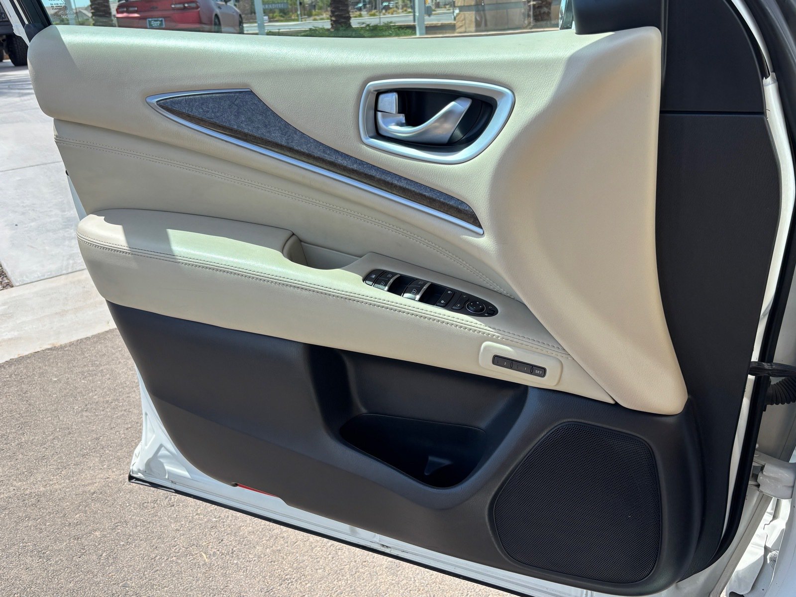 Used 2015 INFINITI QX60 FWD w/ Premium Package image 11