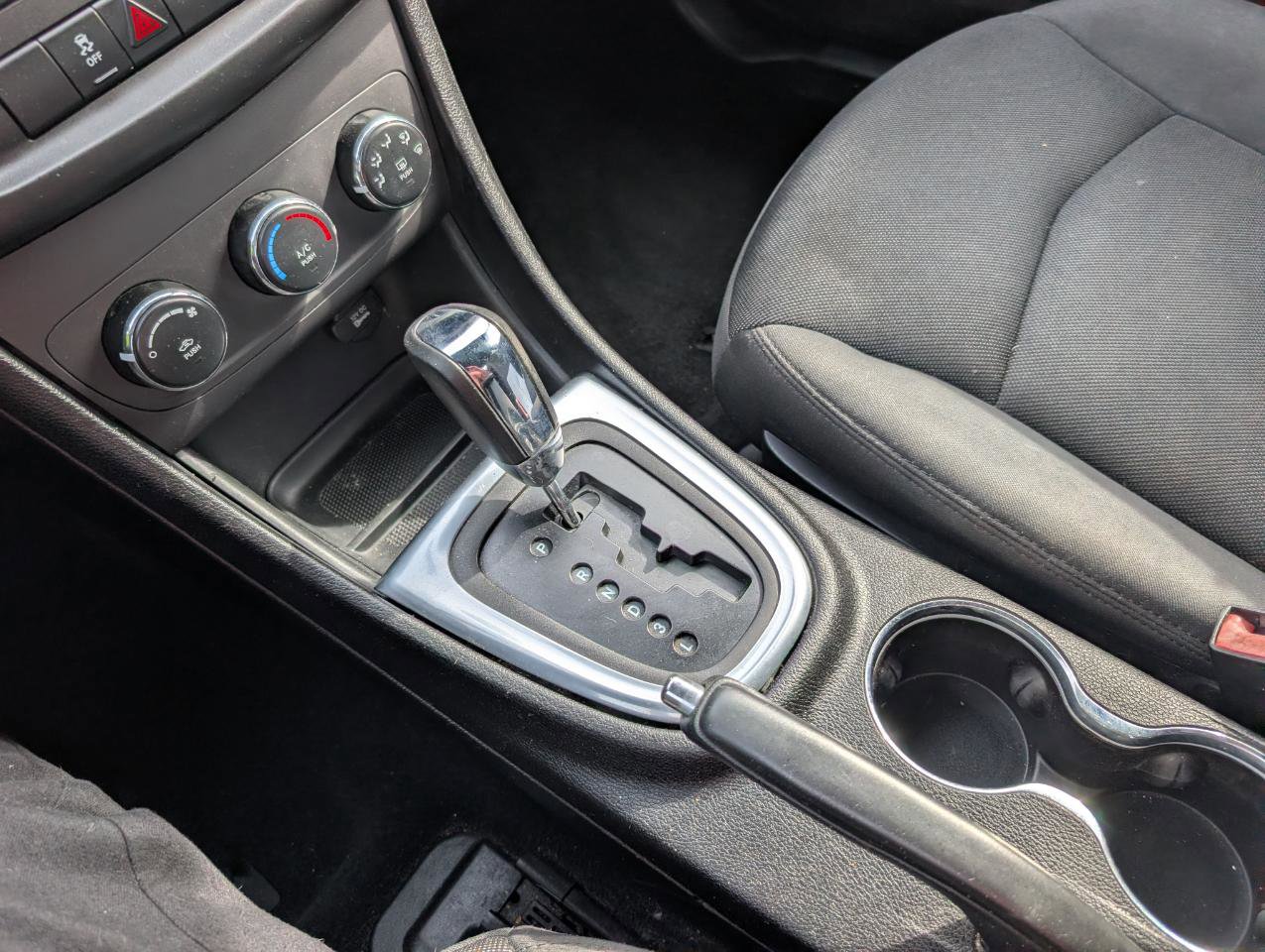 Used 2013 Dodge Avenger SE FWD image 21