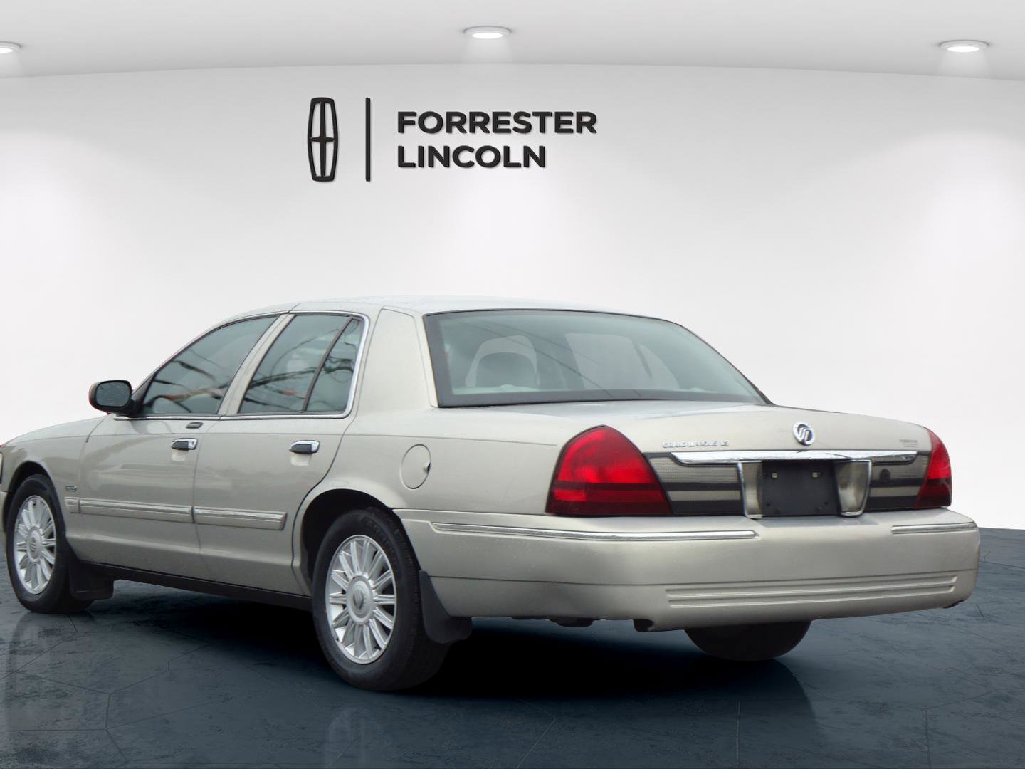 Used 2010 Mercury Grand Marquis LS image 5